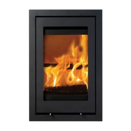 Technische Daten Nennwärmeleistung: 6 kW Wirkungsgrad: 83 % Max. Raumheizvermögen: 120 m³ CO-Emission: 500 mg/cm³ Feinstaubemission: 29 mg/m³ Abgastemperatur am Stutzen: 288 °C Maße (H x B x T): 784 x 515 x 440 mm Gewicht: 96 kg Ø Rauchrohranschluss: 150 mm Zugelassene Brennstoffe: Holz, Holzbriketts Notwendiger Förderdruck bei Nennwärmeleistung: 12 Pa Mehrfachbelegung / Bauart: Ja / Bauart 1